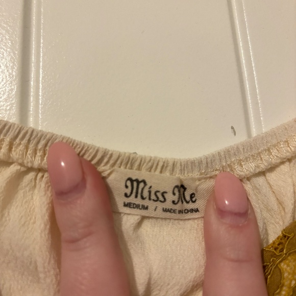 Cream and Yellow lace top - Picture 2 of 3